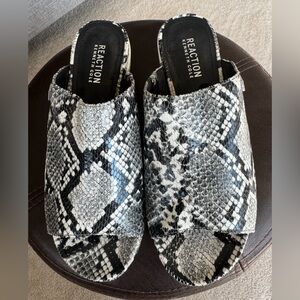Kenneth Cole Reaction Black and White Snakeskin Slides